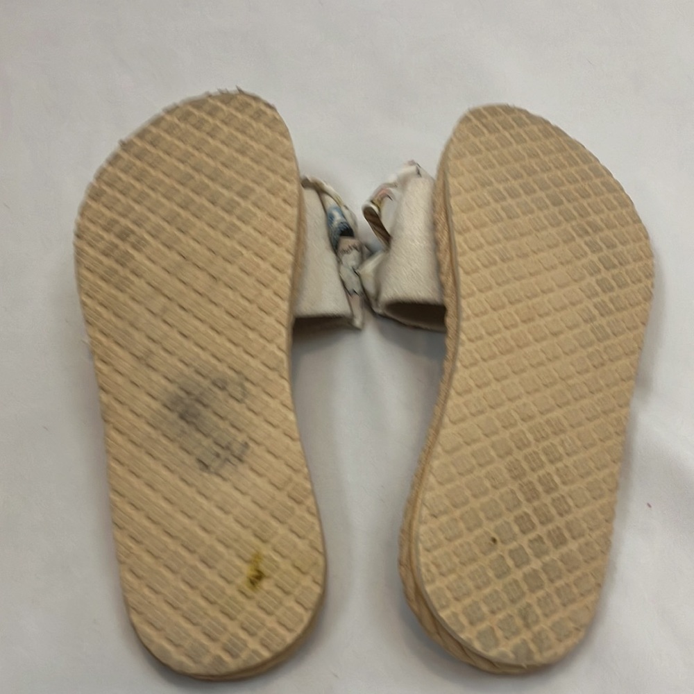 She & In slippers/sandals - Picture 8 of 12